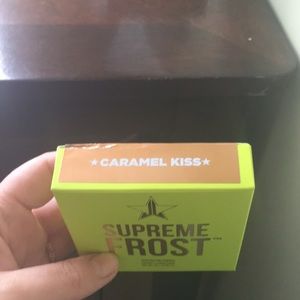 Caramel kiss Supreme frost highlighter